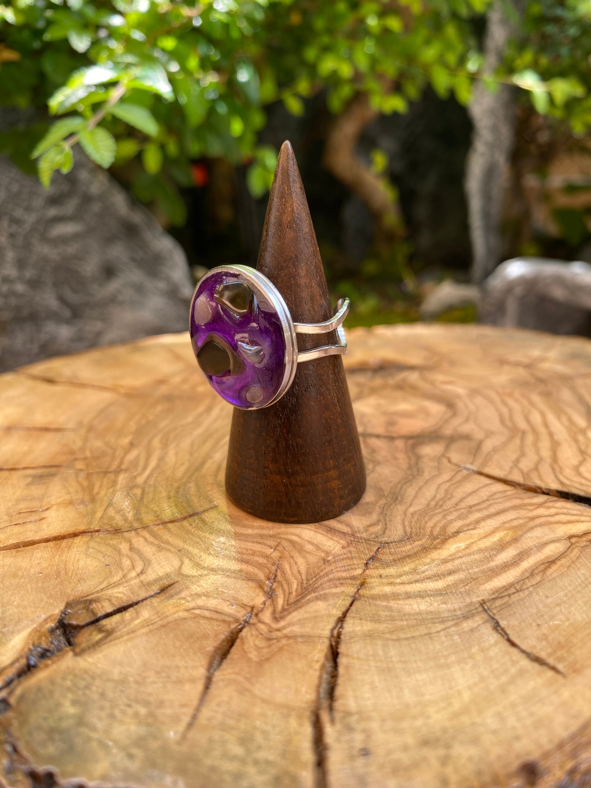 Exclusivo Anillo Piedras Redondo Plateado