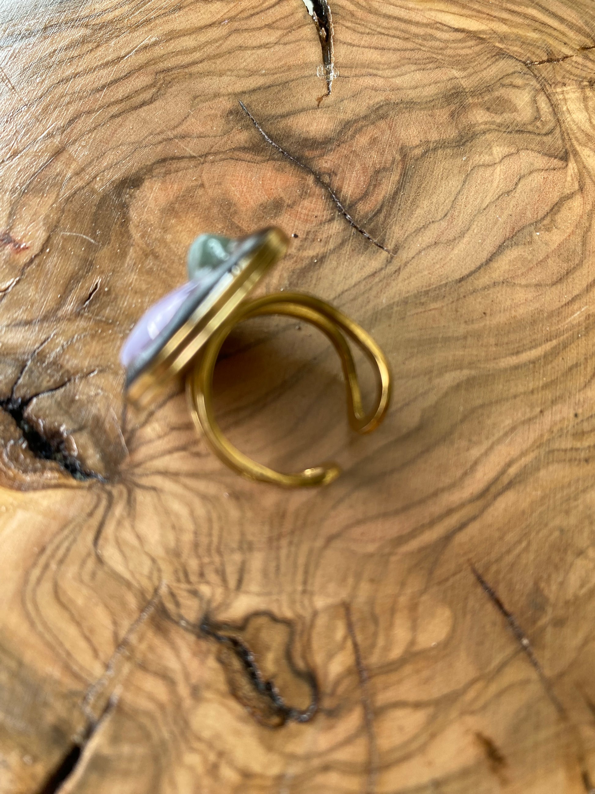 Exclusivo Anillo Piedras Redondo Dorado