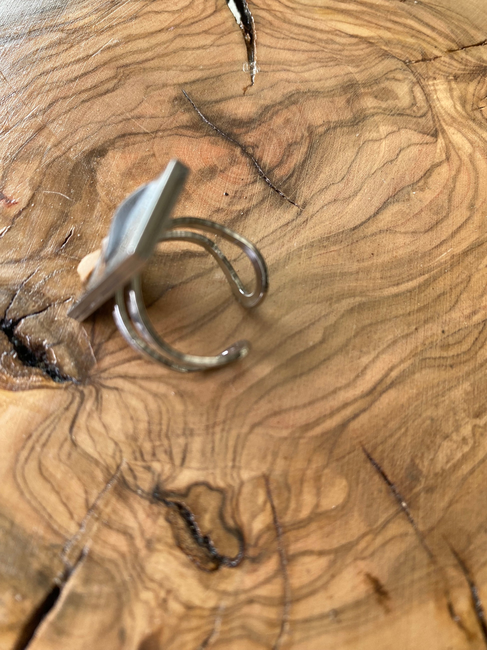Exclusivo Anillo Piedras Rectangular Plateado
