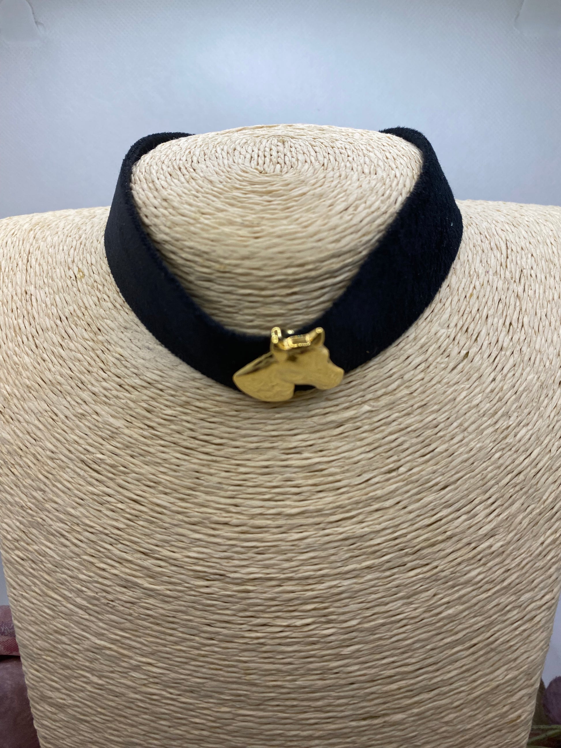 Collar Choker tela. Modelo Corcel