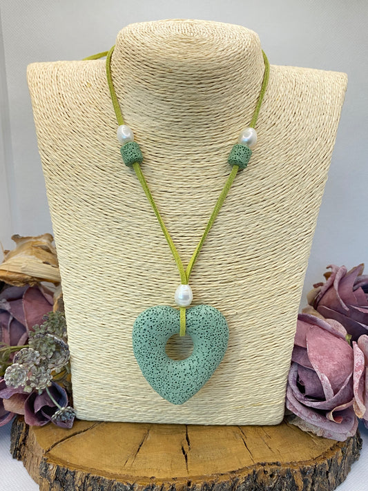 Collar Ante. Modelo Corazón lava