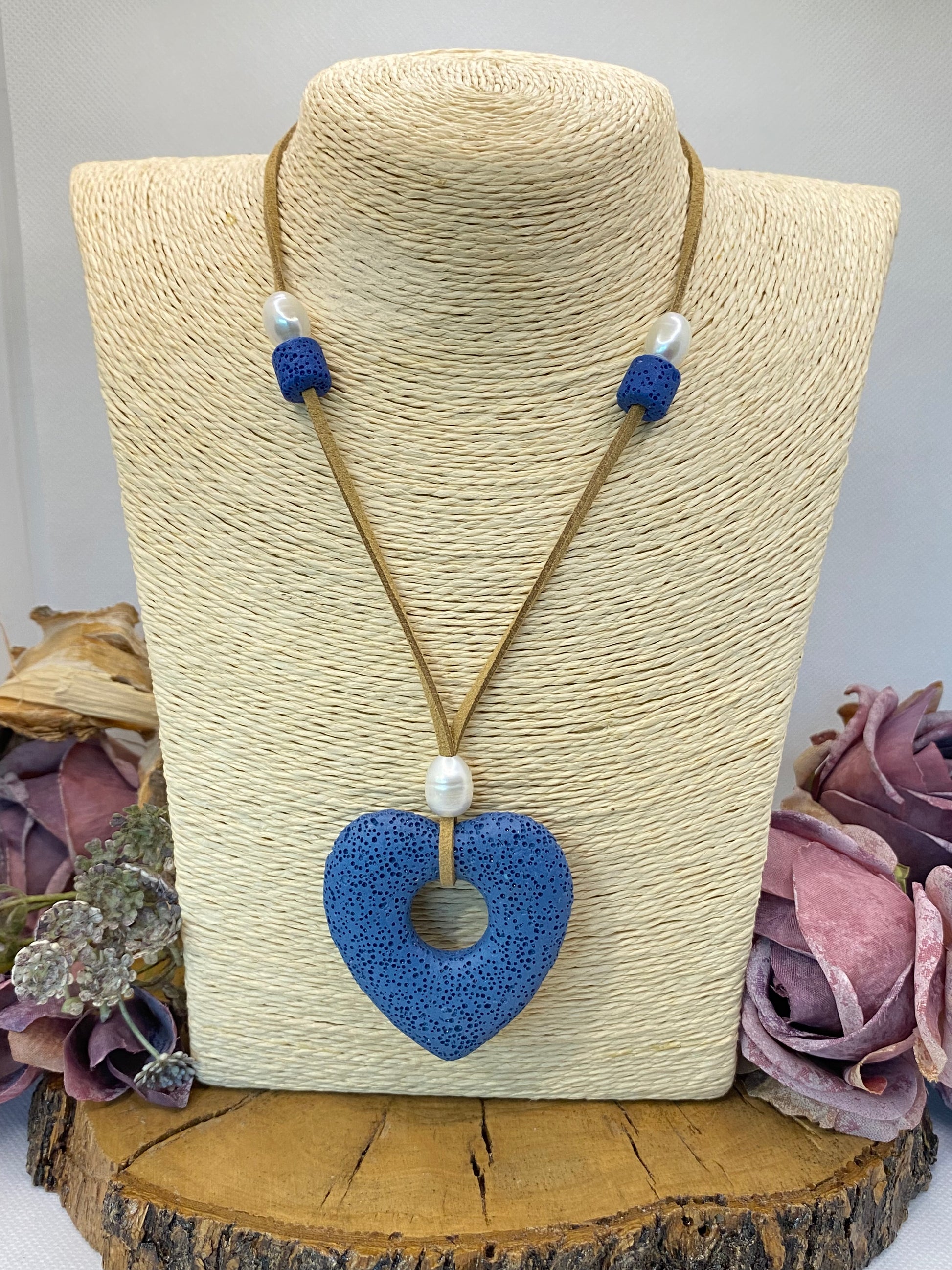 Collar Ante. Modelo Corazón lava