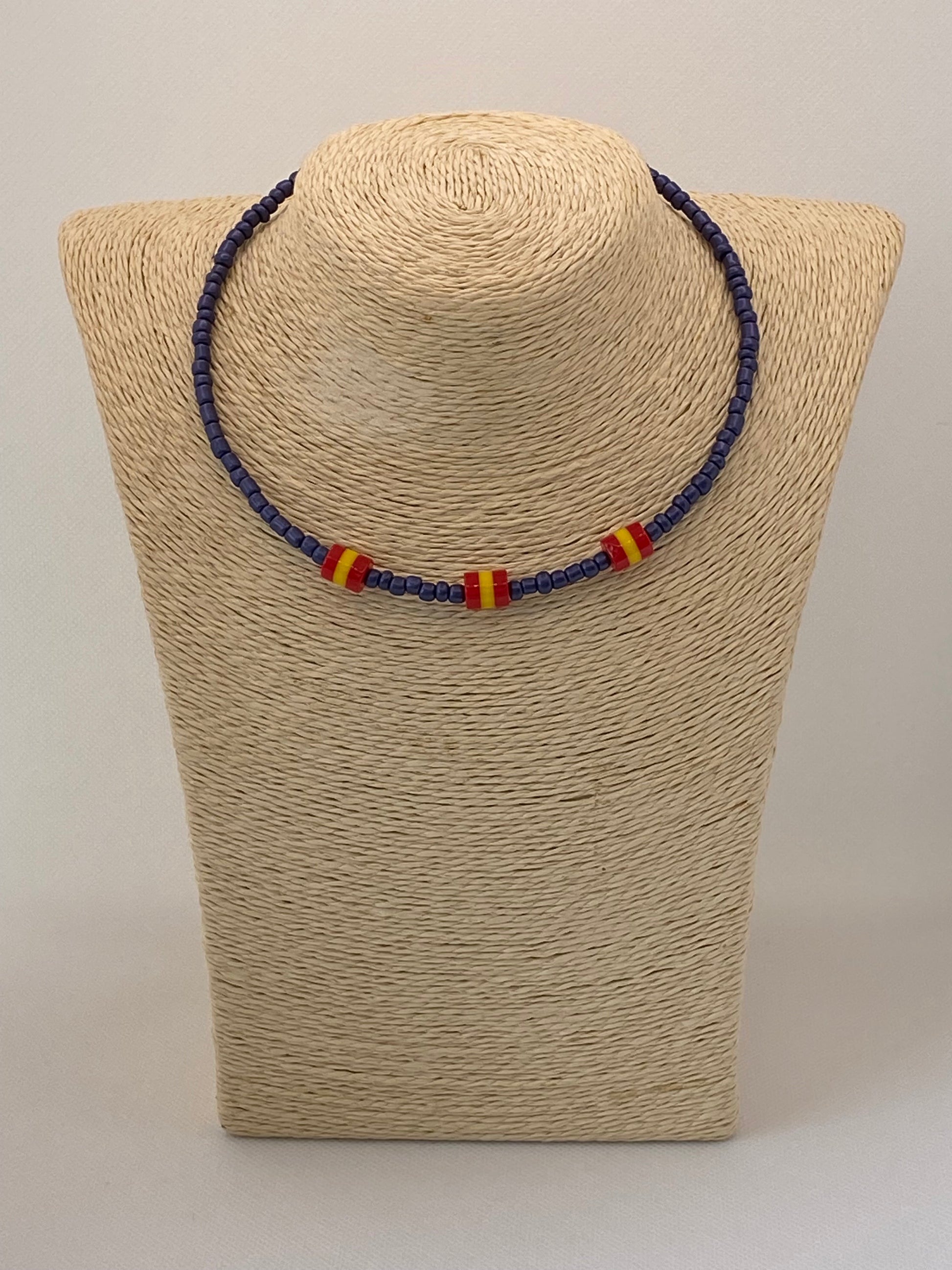 Collar Bolitas. Modelo España