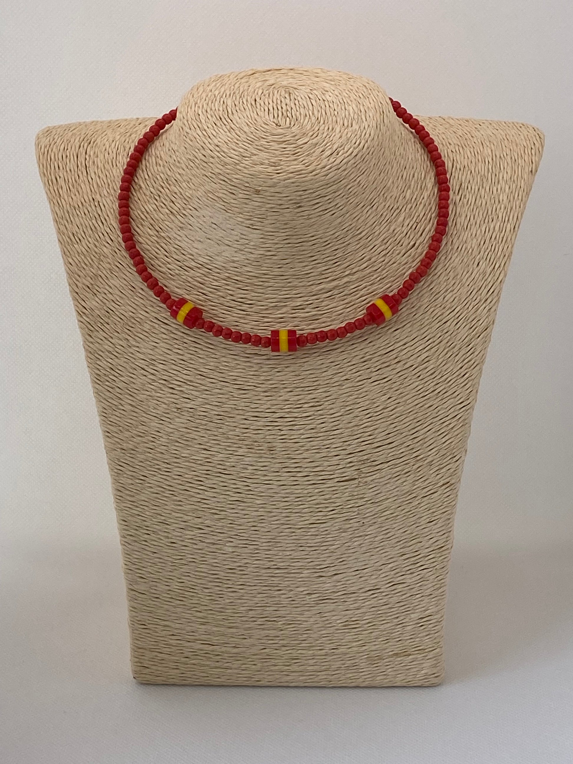 Collar Bolitas. Modelo España