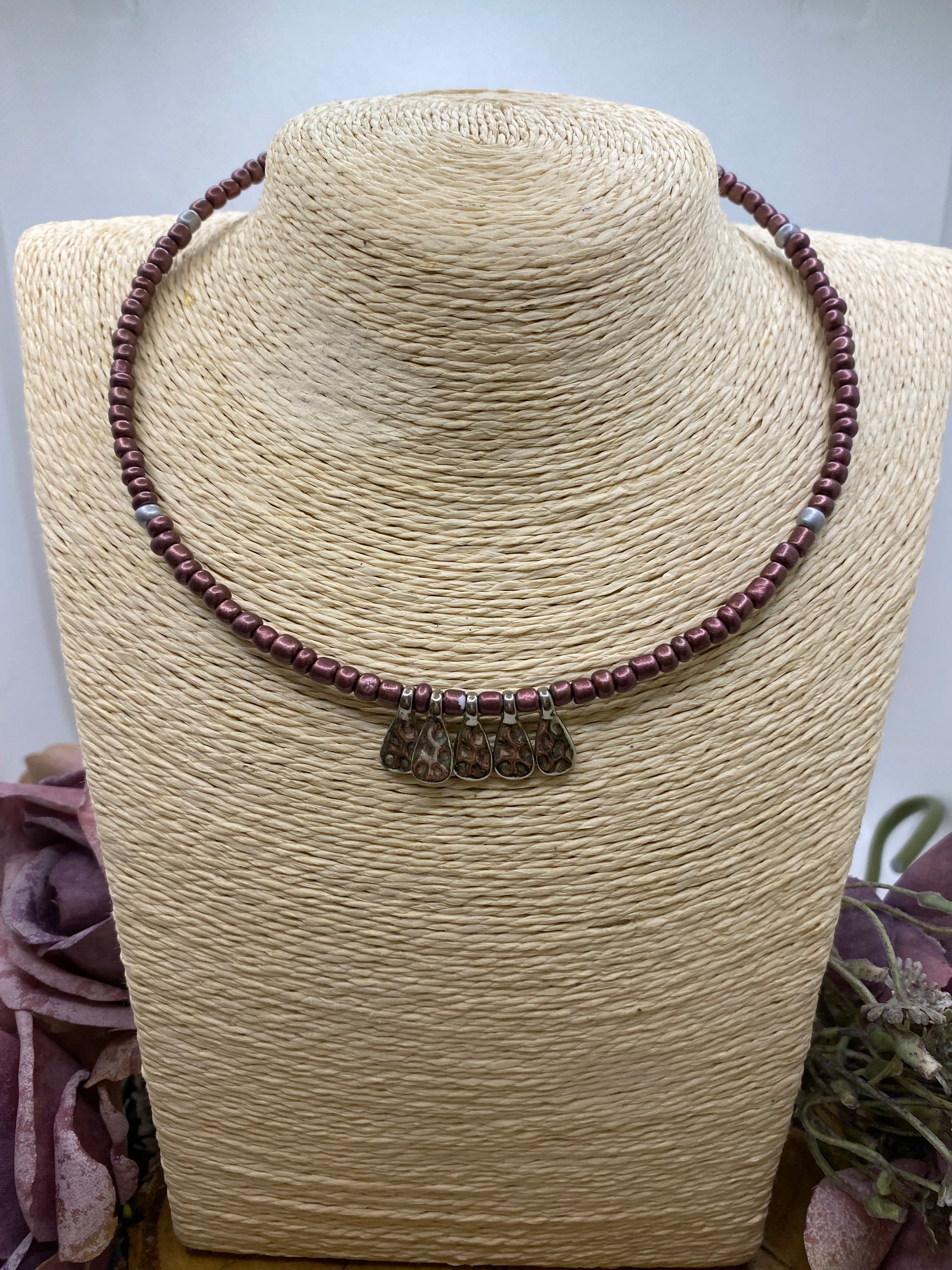 Collar Bolitas. Modelo Lágrimas plateadas