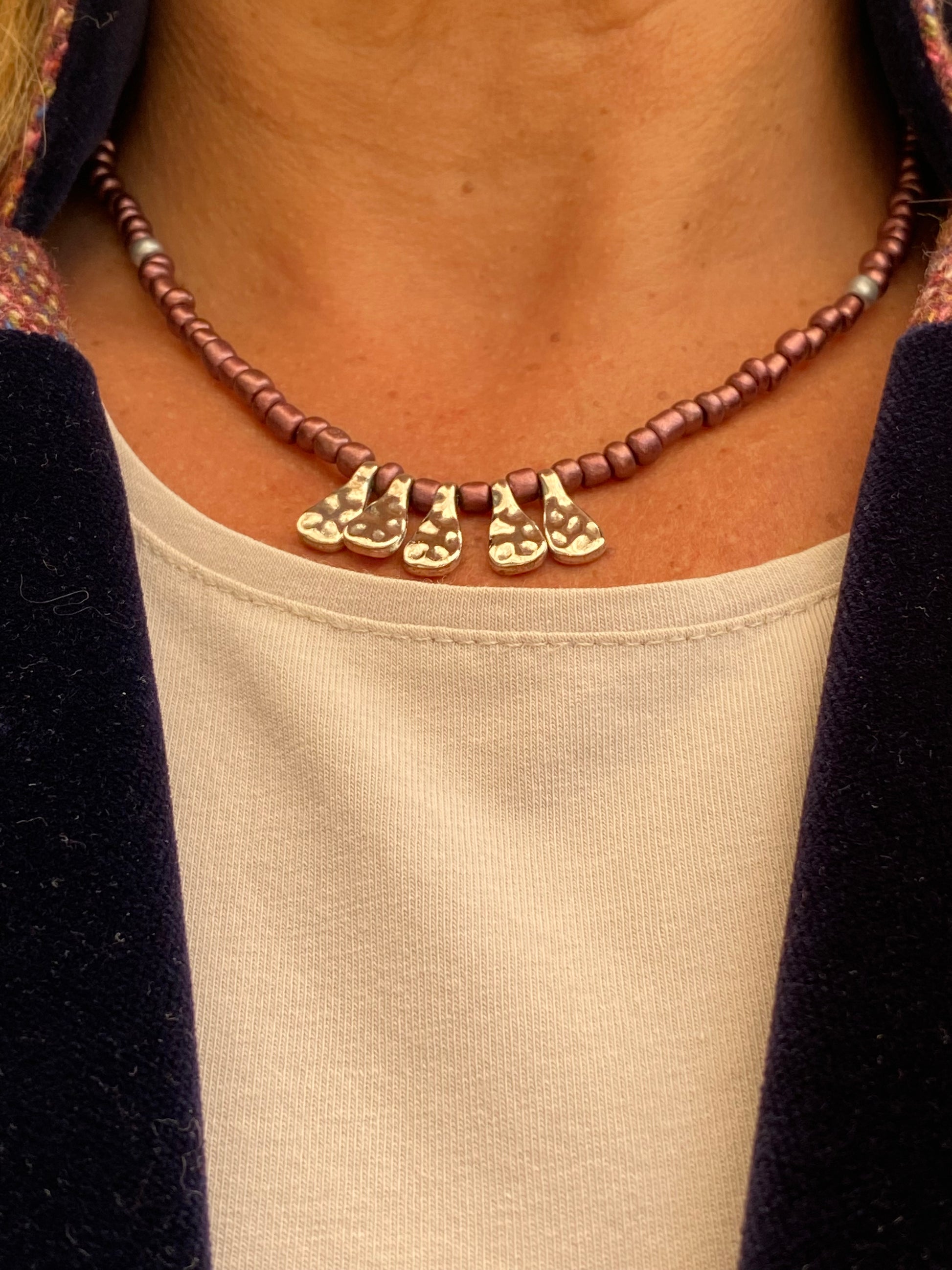 Collar Bolitas. Modelo Lágrimas plateadas