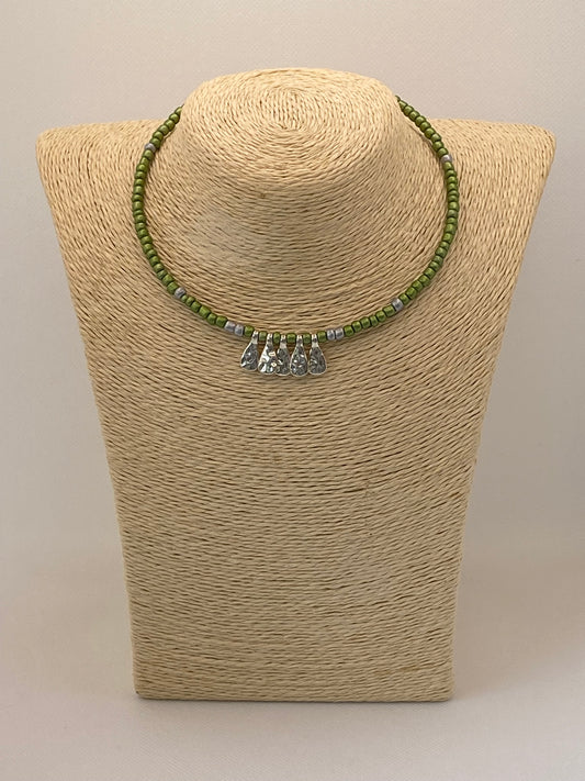 Collar Bolitas. Modelo Lágrimas plateadas