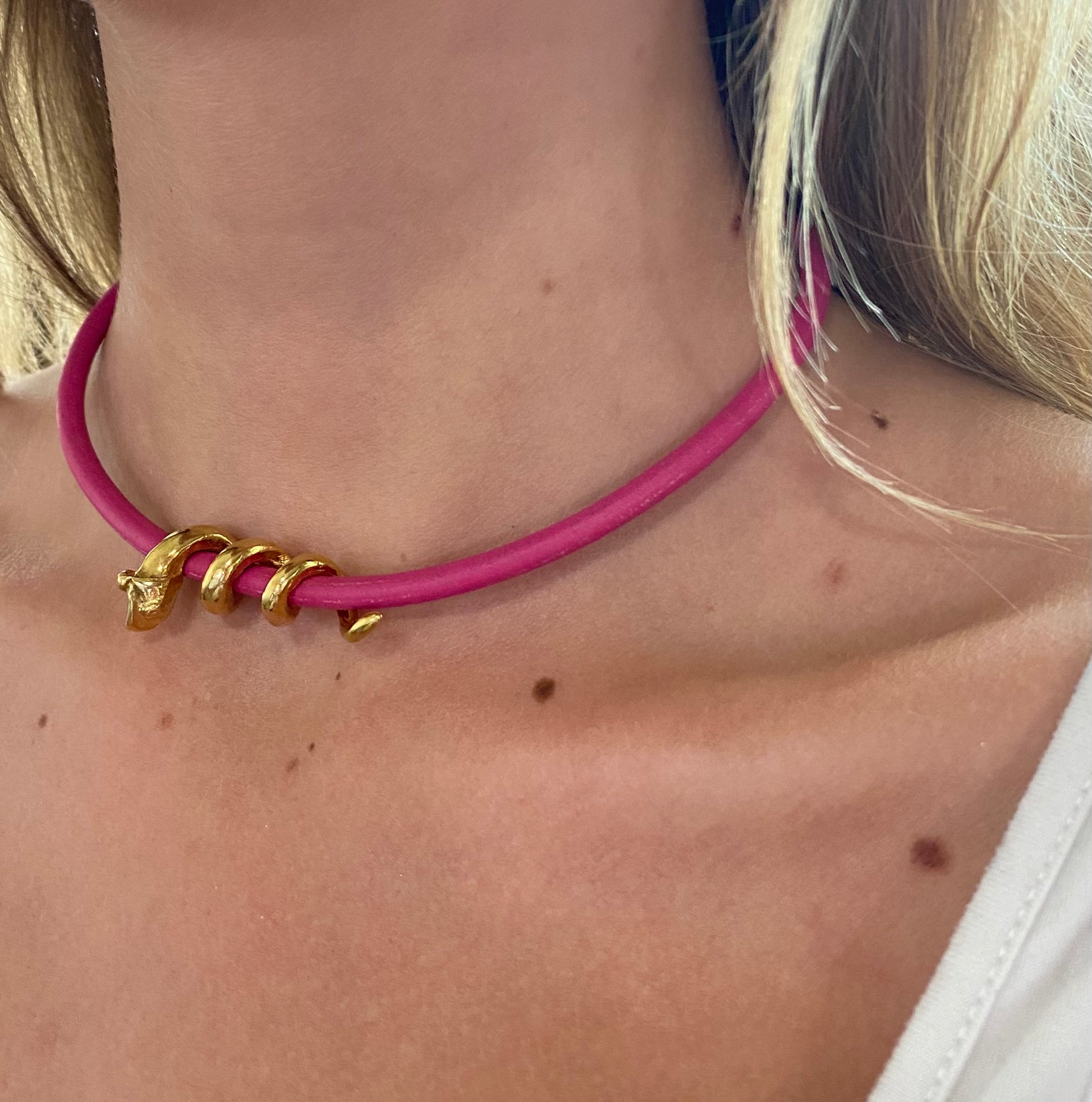 Collar Cuero. Modelo Serpiente