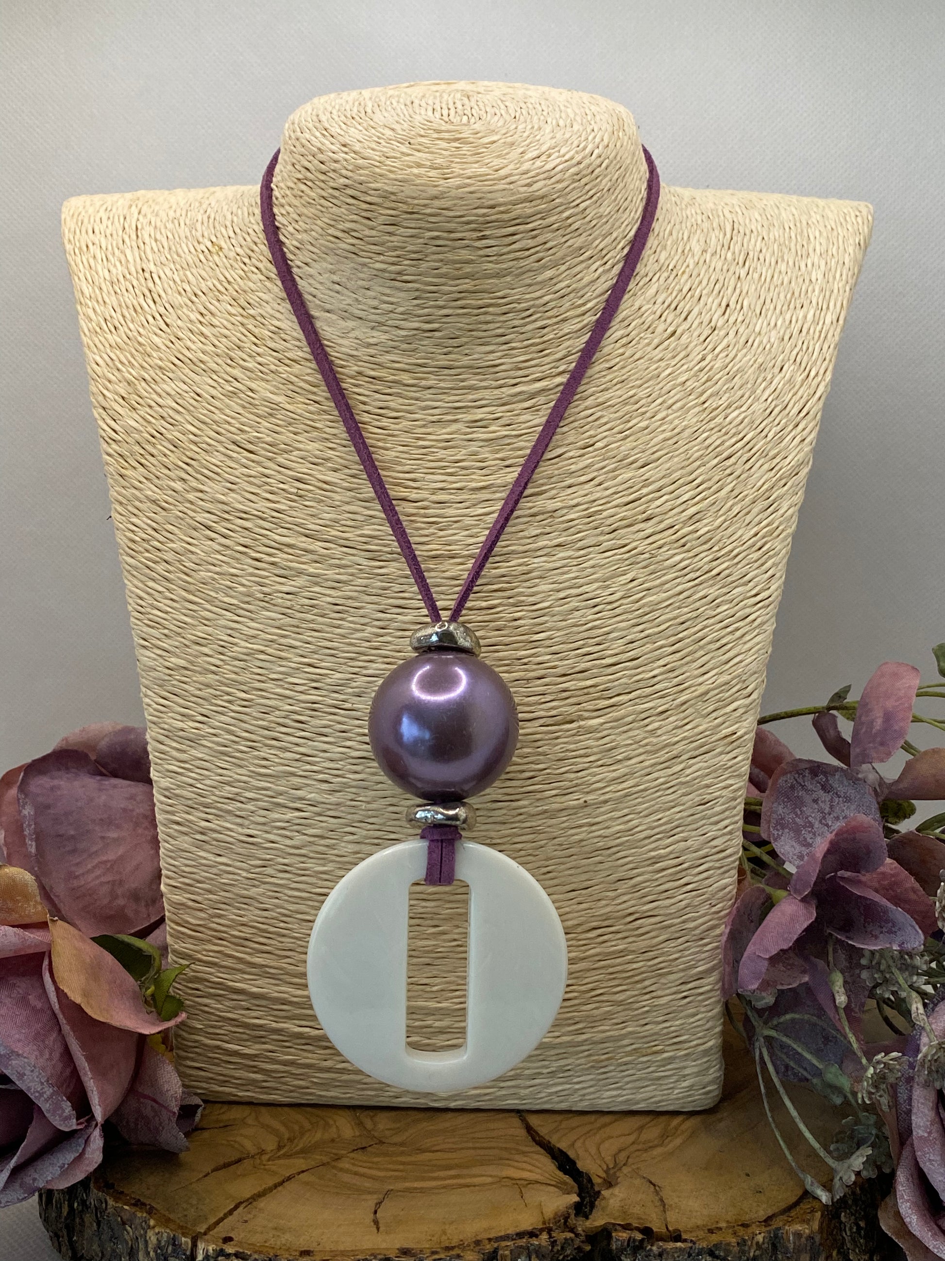 Collar Ante. Modelo Blanco y negro