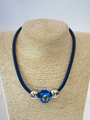 Collar Cuero. Modelo Encantos