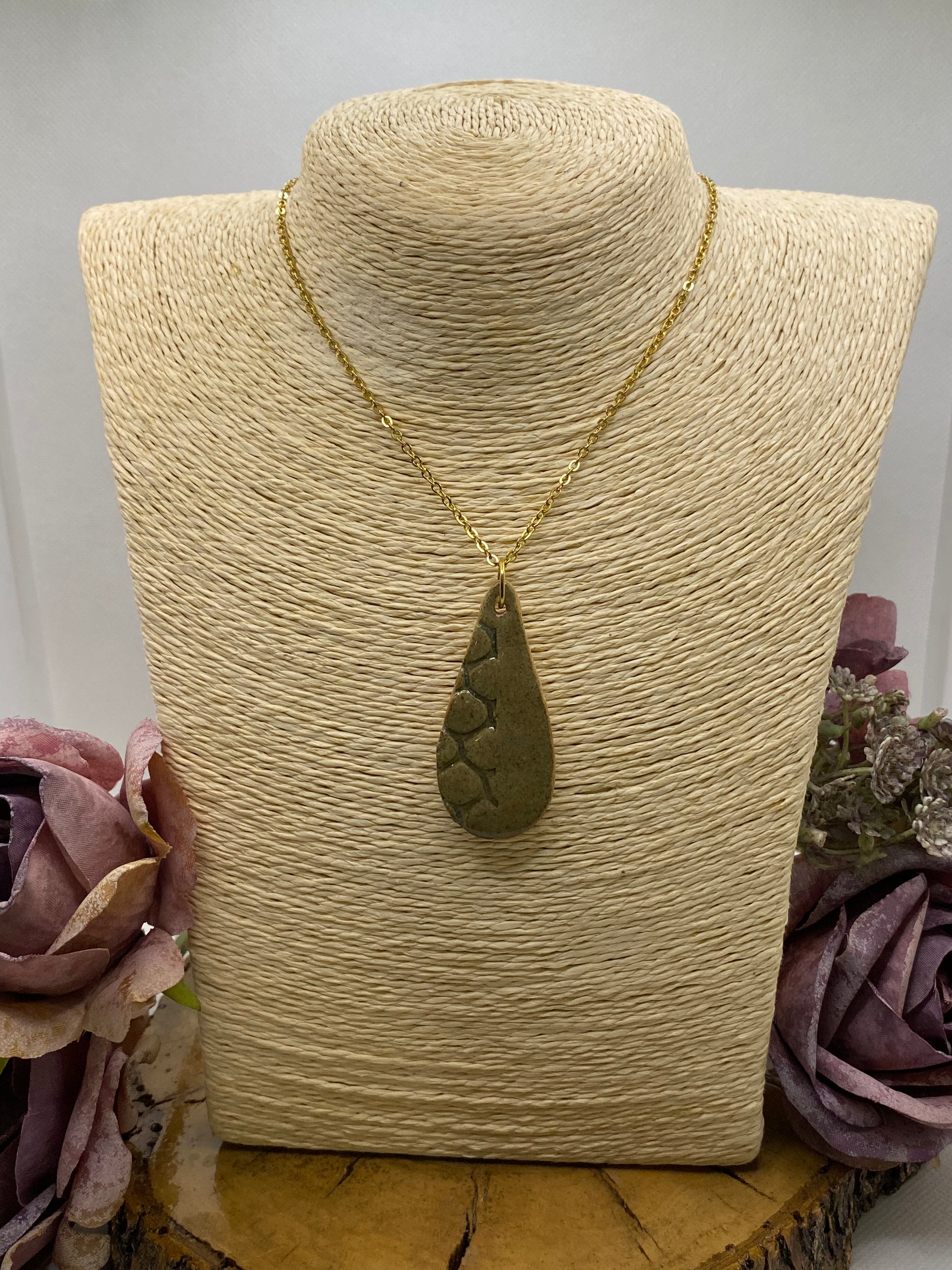 Exclusivo Collar Cerámica Lágrima de red