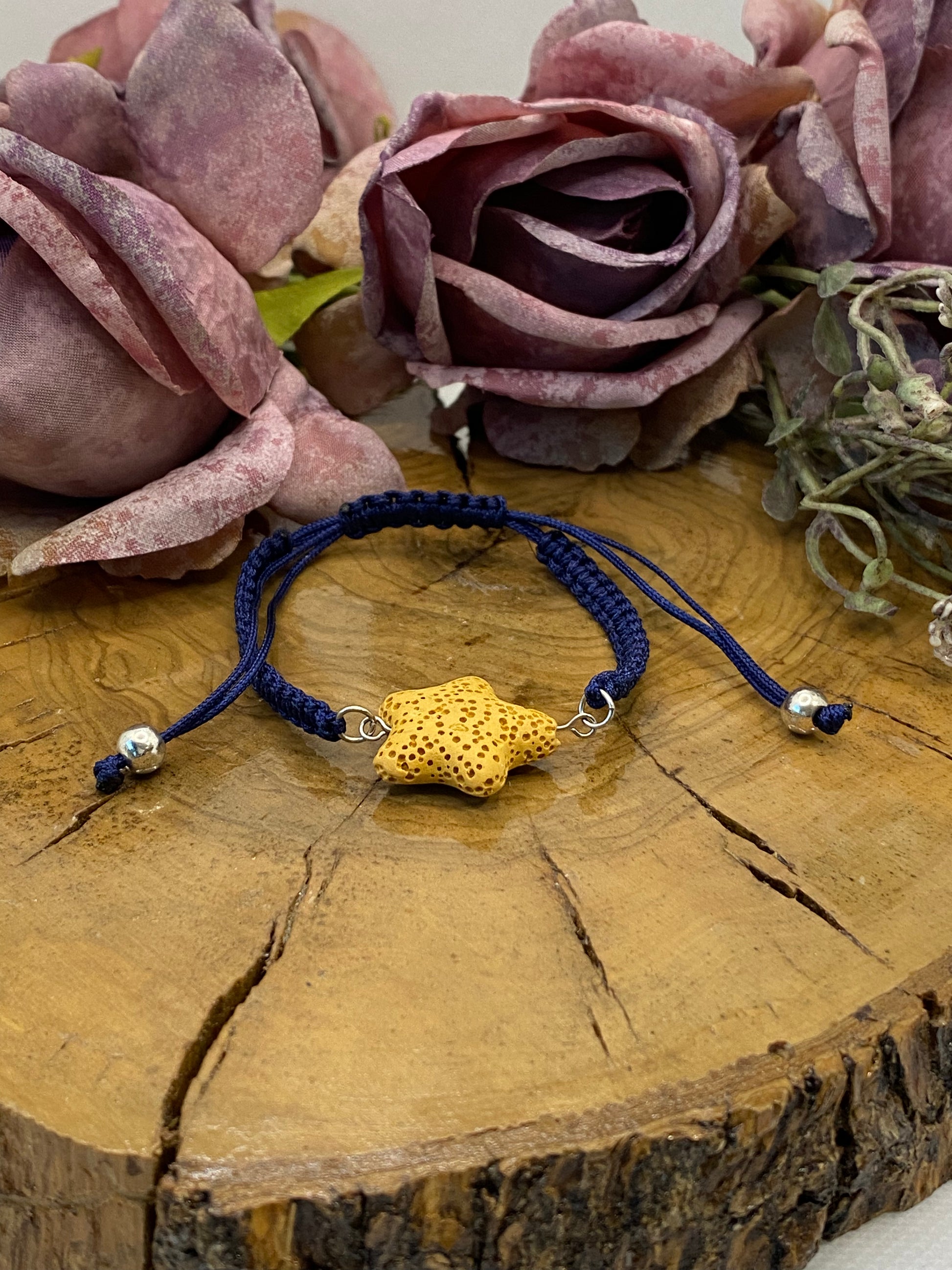 Pulsera Hilo macramé. Modelo Estrellita lava