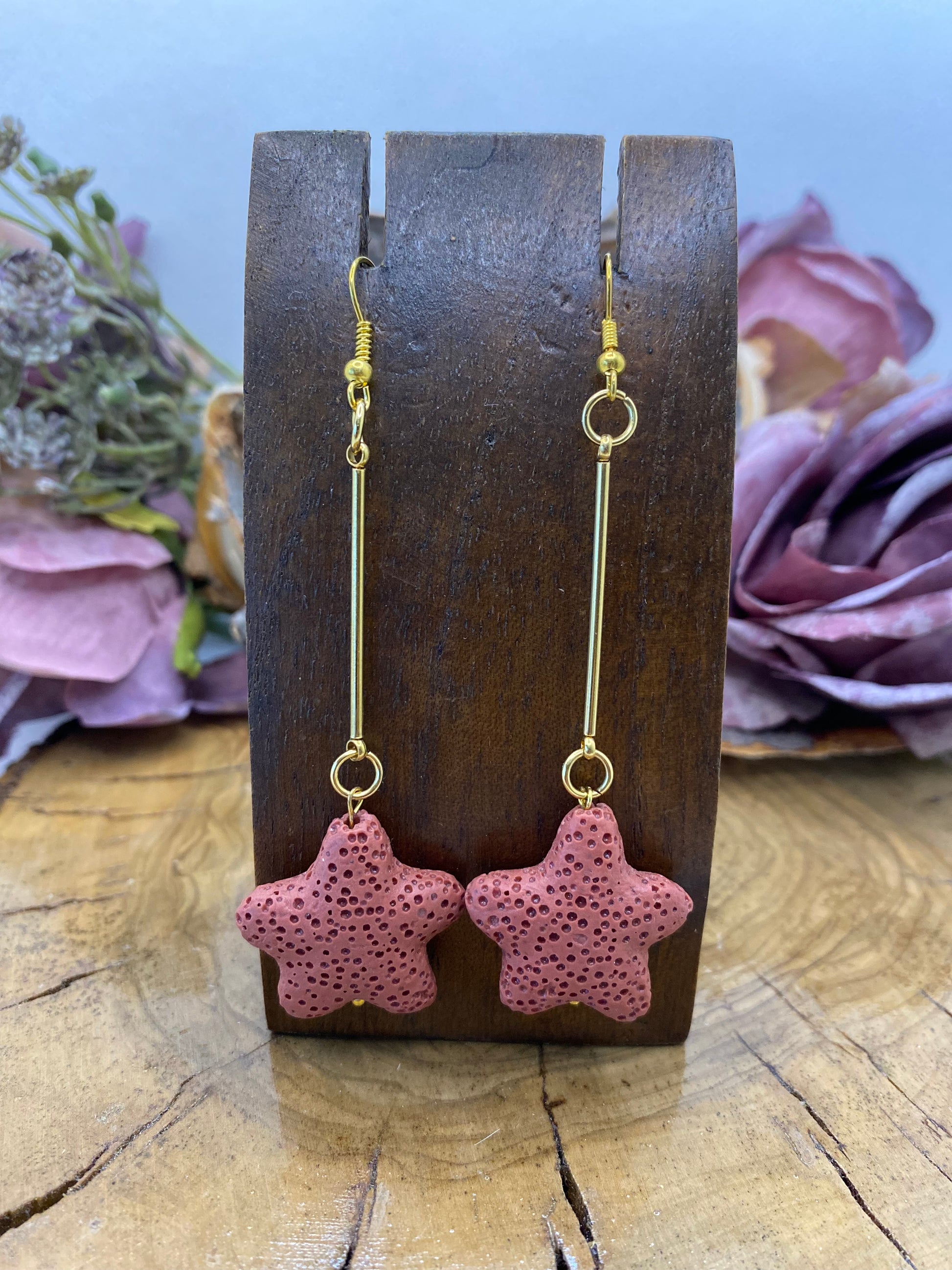 Pendientes Lava. Modelo Violeta dorados