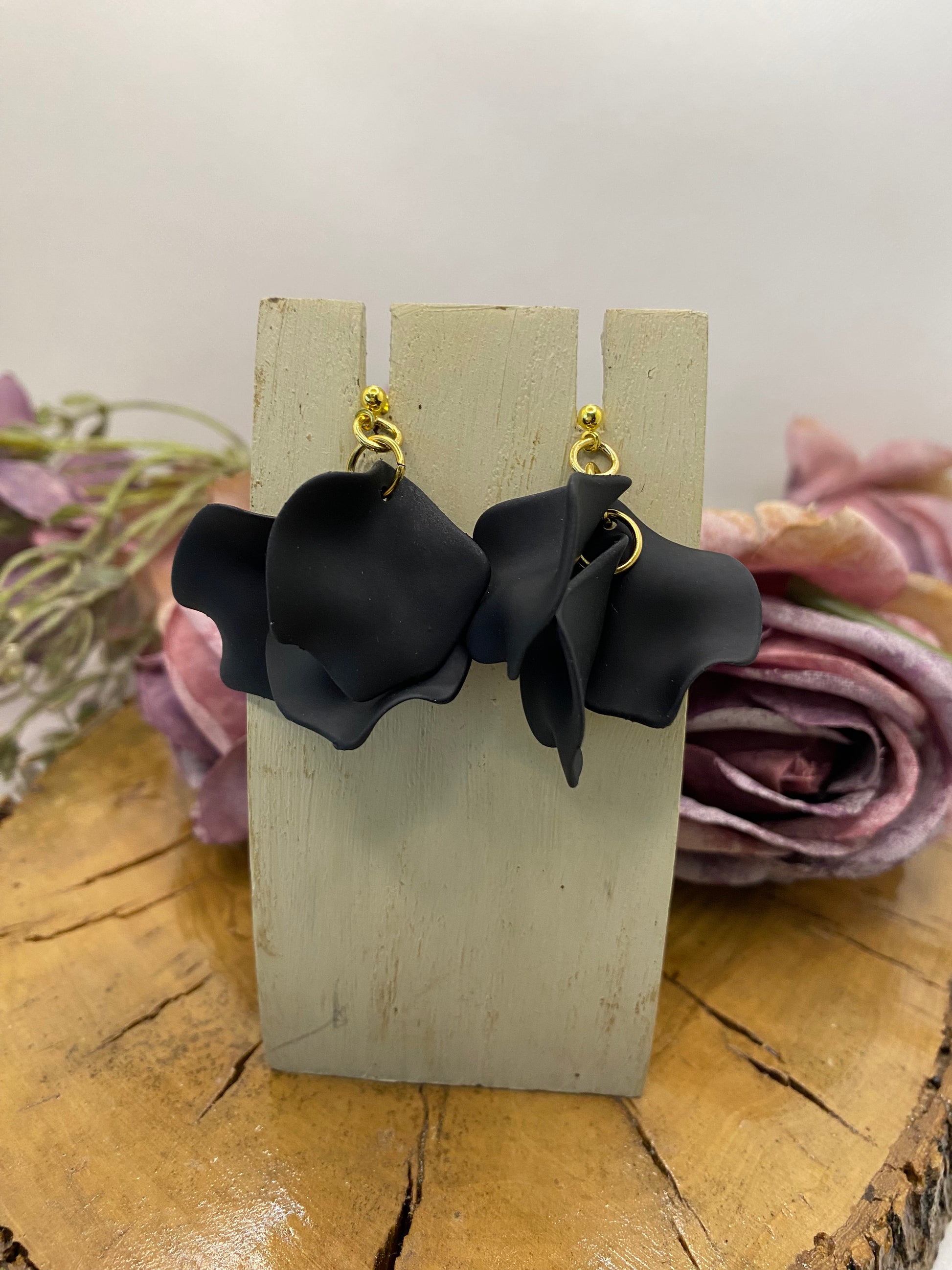 Pendientes Pétalos. Modelo Alicia Racimo