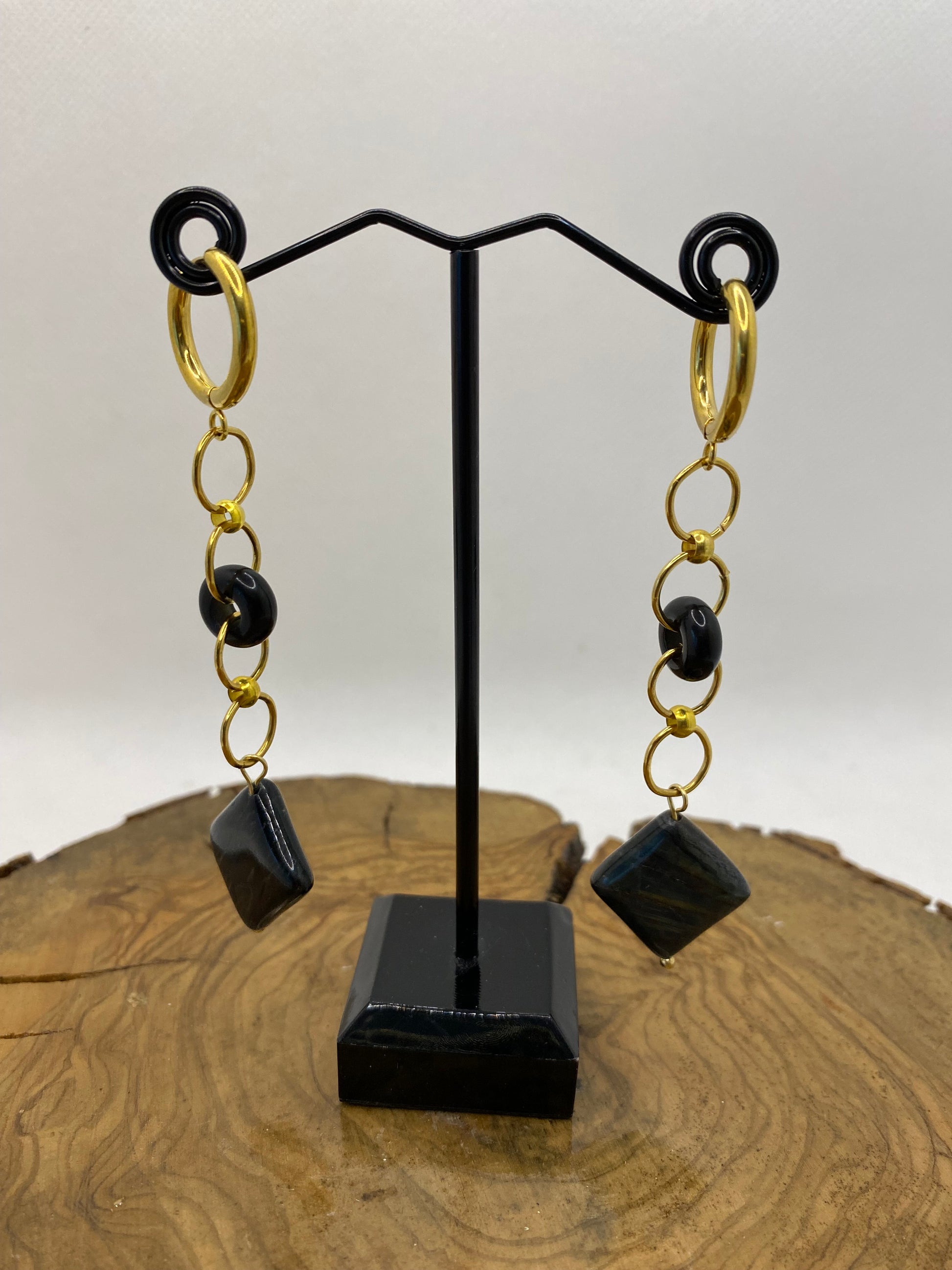 Pendientes Piedras. Modelo Carmen Rombo