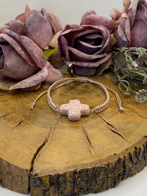 Pulsera Macramé. Modelo Cruz lava