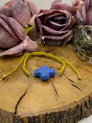 Pulsera Macramé. Modelo Cruz lava