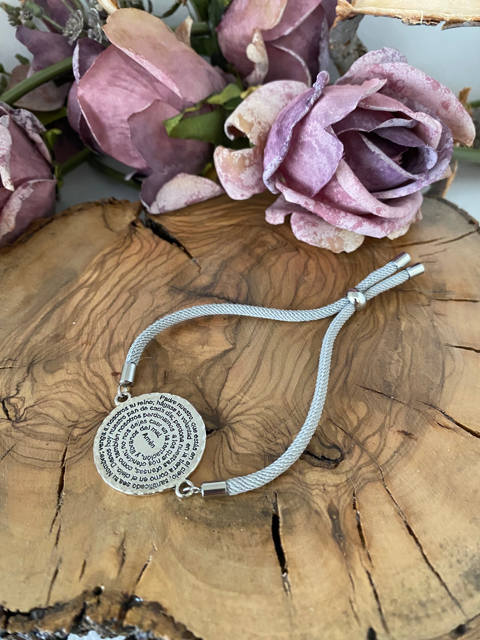 Pulsera Algodón. Modelo Lucía Padre Nuestro