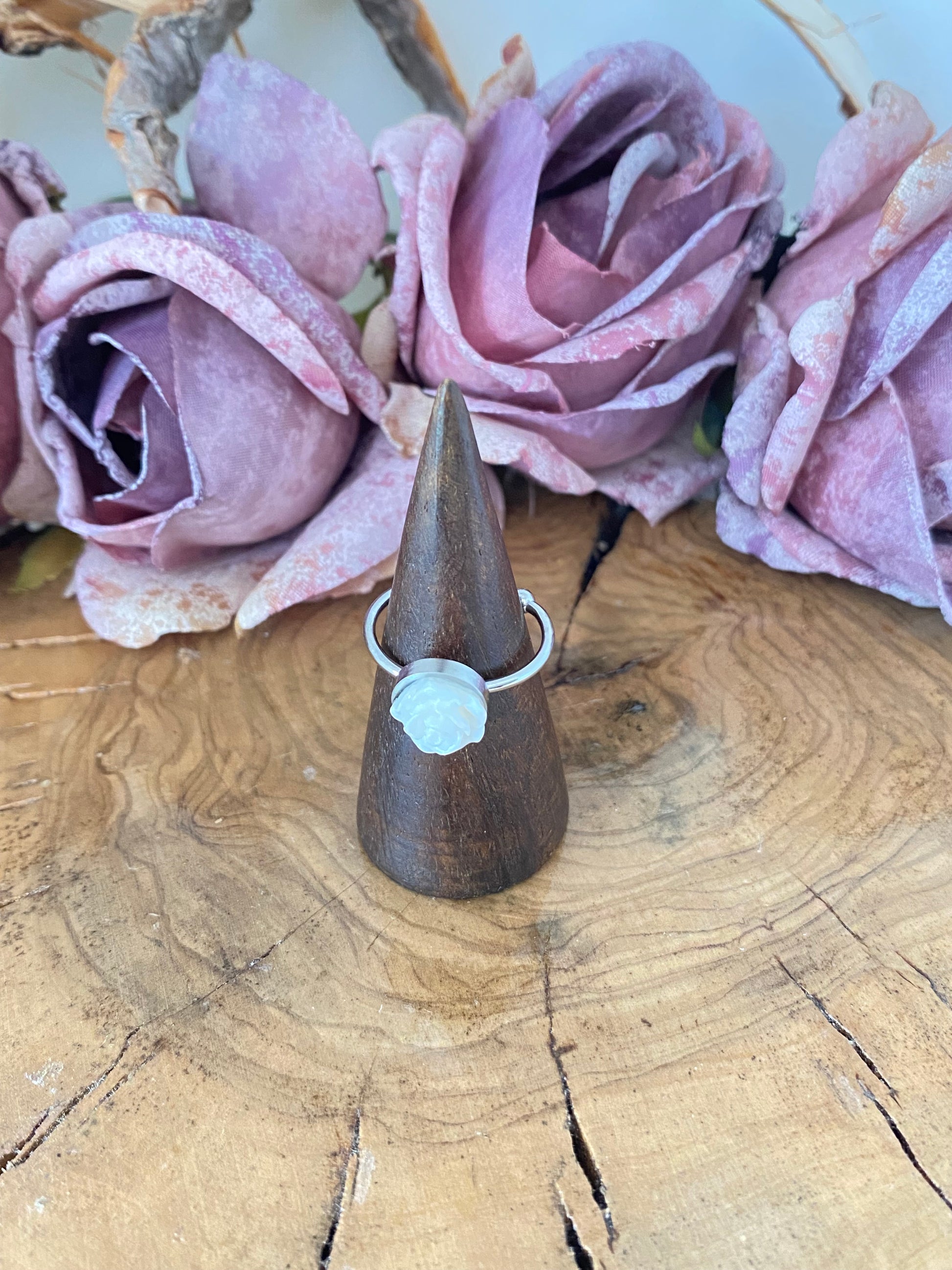 Anillo  Flores. Modelo Chic plateado