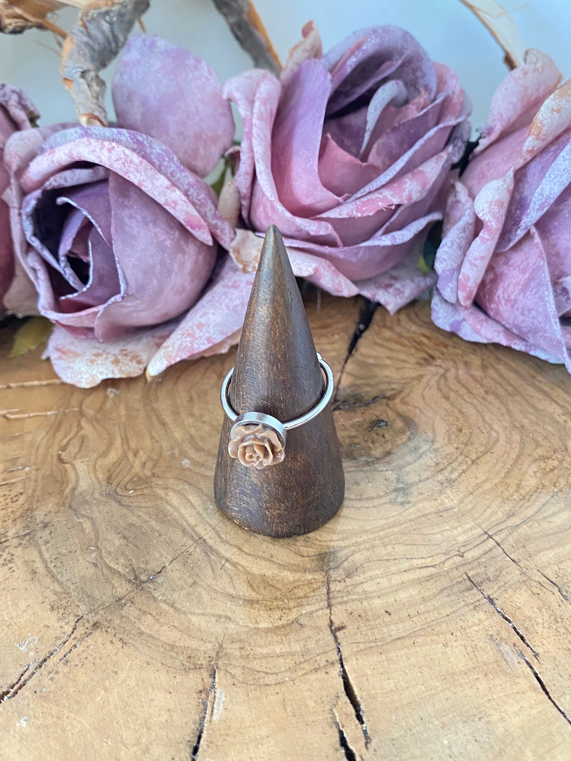 Anillo  Flores. Modelo Chic plateado