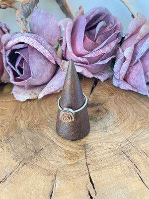 Anillo  Flores. Modelo Chic plateado