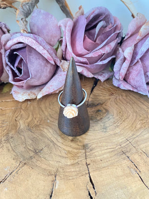 Anillo  Flores. Modelo Chic plateado