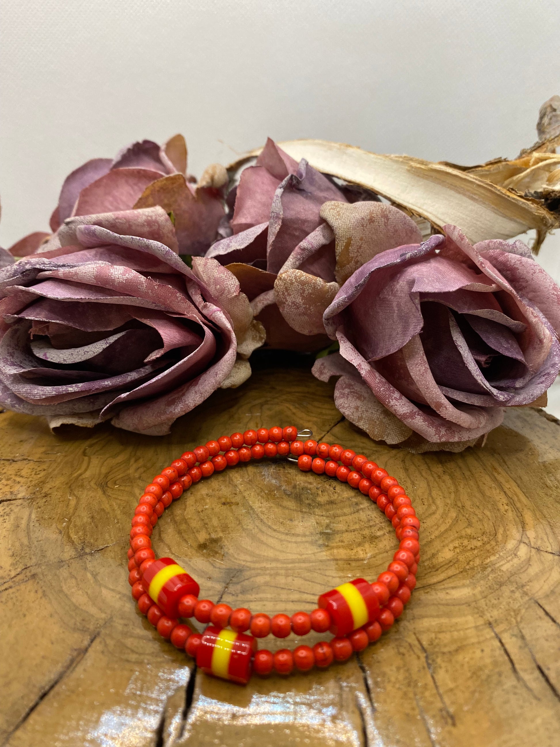 Pulsera Bolitas. Modelo España