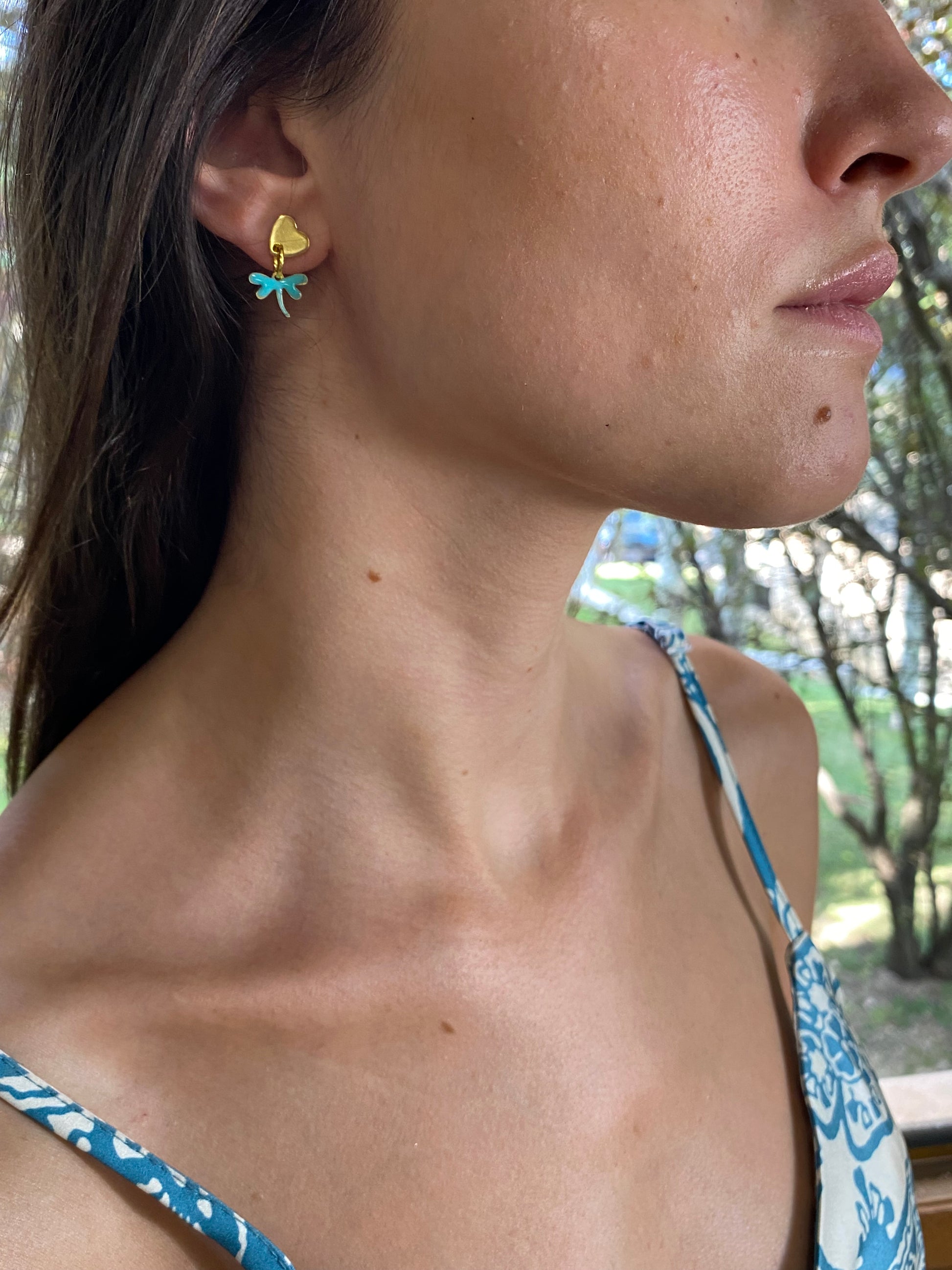 Hazlo tú. Pendientes botón: Paso 2. Elige la flor superior.