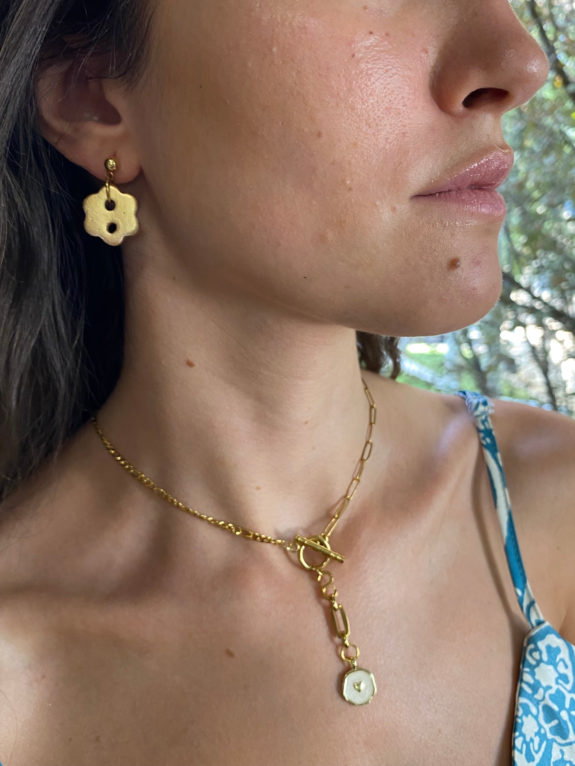 Hazlo tú. Pendientes botón: Paso 2. Elige la flor superior.